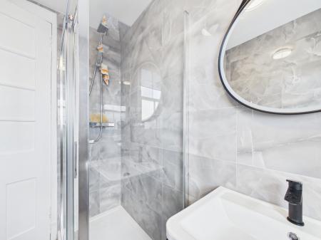 2 bedroom Flat to let in Belgrave Place, West End, Edinburgh, EH4