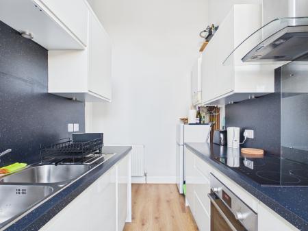 2 bedroom Flat to let in Belgrave Place, West End, Edinburgh, EH4