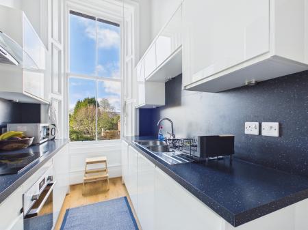 2 bedroom Flat to let in Belgrave Place, West End, Edinburgh, EH4