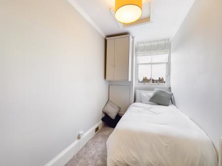 3 bedroom Flat to let in Eglinton Crescent, West End, Edinburgh, EH12