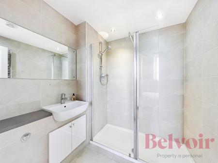 3 bedroom Flat to let in Eglinton Crescent, West End, Edinburgh, EH12