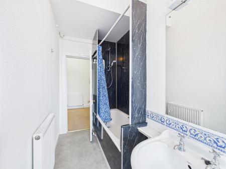 2 bedroom Flat to let in Lochrin Terrace, Tollcross, Edinburgh, EH3