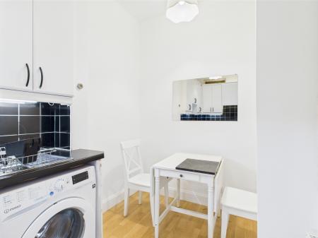 2 bedroom Flat to let in Lochrin Terrace, Tollcross, Edinburgh, EH3