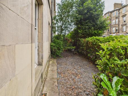 1 bedroom Flat to let in Montgomery Street, Hillside, Edinburgh, EH7