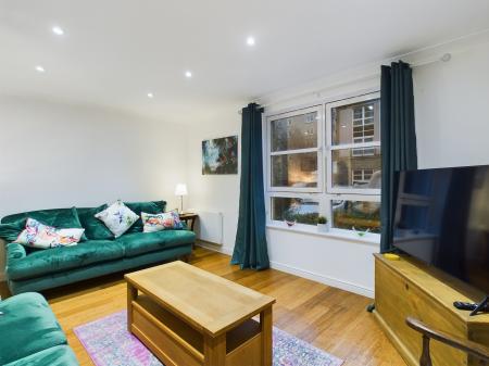 3 bedroom Duplex to let in Blandfield, Broughton, Edinburgh, EH7