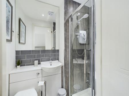 3 bedroom Duplex to let in Blandfield, Broughton, Edinburgh, EH7