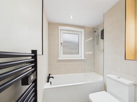 2 bedroom Flat to let in West Court, Ravelston House Park, Ravelston, Edinburgh, EH4