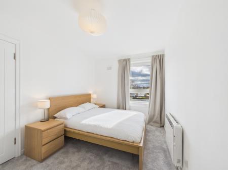 2 bedroom Flat to let in West Court, Ravelston House Park, Ravelston, Edinburgh, EH4