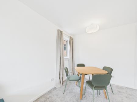 2 bedroom Flat to let in West Court, Ravelston House Park, Ravelston, Edinburgh, EH4