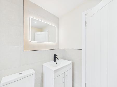 2 bedroom Flat to let in West Court, Ravelston House Park, Ravelston, Edinburgh, EH4