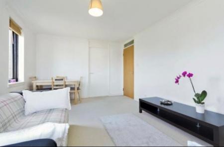 1 bedroom Flat to let in Broughton Road, Broughton, Edinburgh, EH7