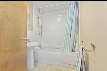 1 bedroom Flat to let in Broughton Road, Broughton, Edinburgh, EH7