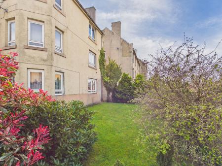 2 bedroom Flat for sale in Royston Mains Gardens, Pilton, Edinburgh, EH5