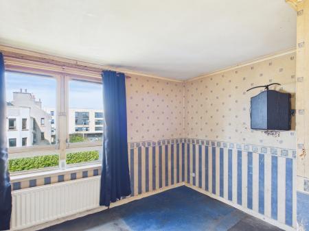 2 bedroom Flat for sale in Royston Mains Gardens, Pilton, Edinburgh, EH5