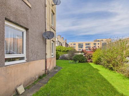 2 bedroom Flat for sale in Royston Mains Gardens, Pilton, Edinburgh, EH5