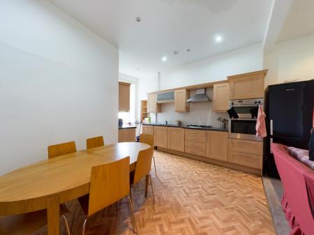 4 bedroom Flat to let in Roseneath Place, Marchmont, Edinburgh, EH9