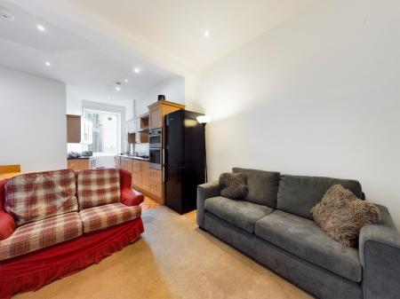 4 bedroom Flat to let in Roseneath Place, Marchmont, Edinburgh, EH9