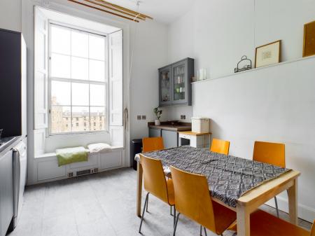 5 bedroom Flat to let in Gayfield Place, New Town, Edinburgh, EH7