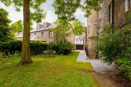 5 bedroom Flat to let in Gayfield Place, New Town, Edinburgh, EH7