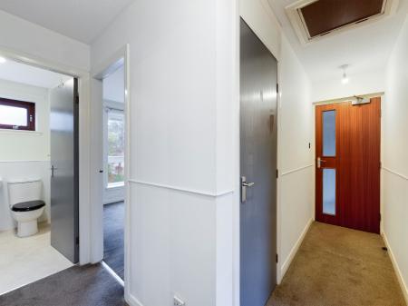 2 bedroom Flat to let in Guardianswood, Ellersly Road, Murrayfield, Edinburgh, EH12