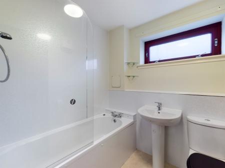 2 bedroom Flat to let in Guardianswood, Ellersly Road, Murrayfield, Edinburgh, EH12