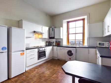 4 bedroom Flat to let in East Claremont Street, New Town, Edinburgh, EH7