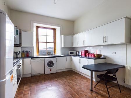 4 bedroom Flat to let in East Claremont Street, New Town, Edinburgh, EH7