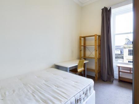 4 bedroom Flat to let in East Claremont Street, New Town, Edinburgh, EH7