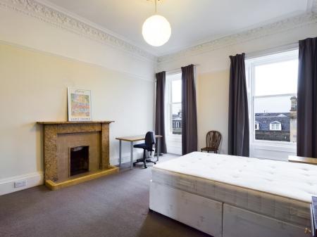 4 bedroom Flat to let in East Claremont Street, New Town, Edinburgh, EH7