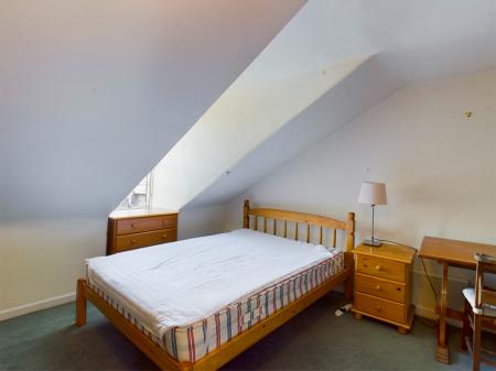 4 bedroom Flat to let in East London Street, New Town, Edinburgh, EH7