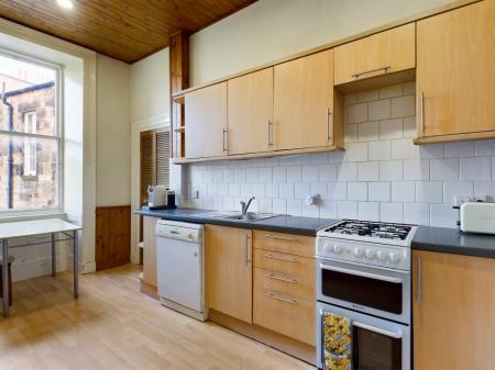4 bedroom Flat to let in East London Street, New Town, Edinburgh, EH7