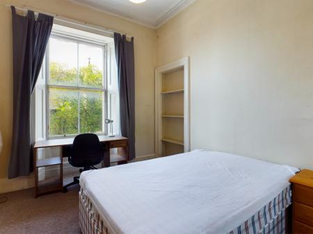 4 bedroom Flat to let in East London Street, New Town, Edinburgh, EH7