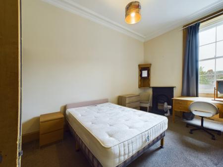 4 bedroom Flat to let in Brandon Terrace, New Town, Edinburgh, EH3