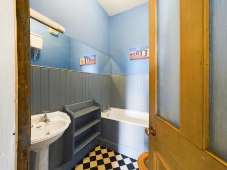 4 bedroom Flat to let in Brandon Terrace, New Town, Edinburgh, EH3