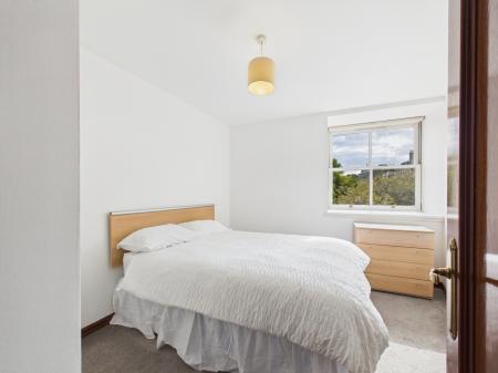2 bedroom Flat to let in Johns Place, Leith Links, Edinburgh, EH6