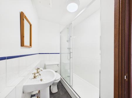 2 bedroom Flat to let in Johns Place, Leith Links, Edinburgh, EH6