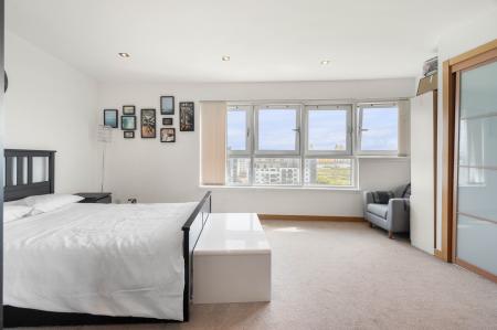 4 bedroom Flat for sale in Western Harbour Way, Newhaven, Edinburgh, EH6
