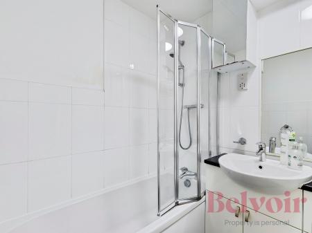 2 bedroom Flat to let in East Parkside, Newington, Edinburgh, EH16