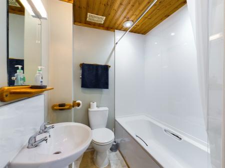 2 bedroom Flat to let in Westhall Gardens, Bruntsfield, Edinburgh, EH10