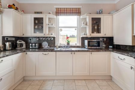 2 bedroom Flat for sale in Flat 2, Manderlea, 35 Links Road, Lundin Links