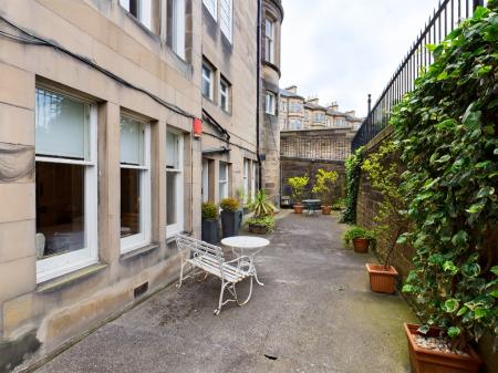 1 bedroom Flat to let in Rothesay Terrace, West End, Edinburgh, EH3