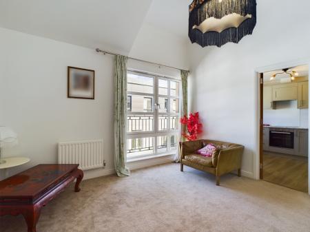 2 bedroom Flat to let in Old Tolbooth Wynd, Old Town, Edinburgh, EH8