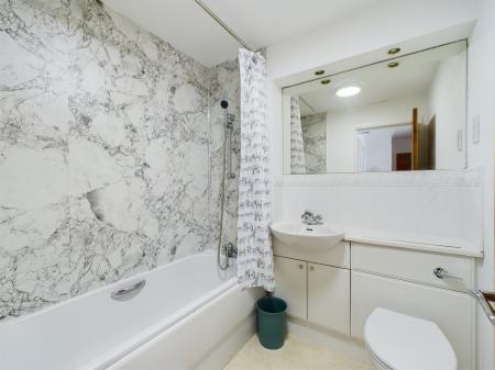2 bedroom Flat to let in Old Tolbooth Wynd, Old Town, Edinburgh, EH8