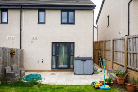 2 bedroom Semi-detached house to let in Lumsden Wynd, Gilmerton, Edinburgh, EH17