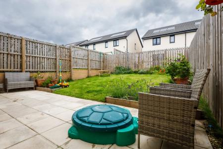 2 bedroom Semi-detached house to let in Lumsden Wynd, Gilmerton, Edinburgh, EH17