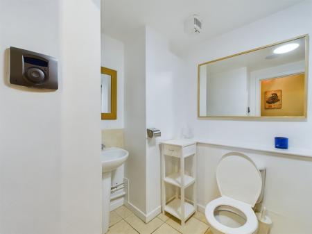1 bedroom Studio flat to let in Valleyfield Street, Tollcross, Edinburgh, EH3