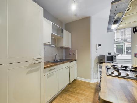 1 bedroom Studio flat to let in Valleyfield Street, Tollcross, Edinburgh, EH3