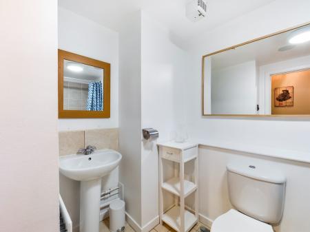 1 bedroom Studio flat to let in Valleyfield Street, Tollcross, Edinburgh, EH3