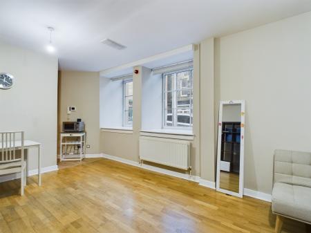 1 bedroom Studio flat to let in Valleyfield Street, Tollcross, Edinburgh, EH3