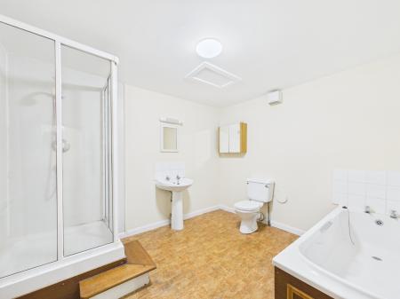 5 bedroom Flat to let in London Street, New Town, Edinburgh, EH3